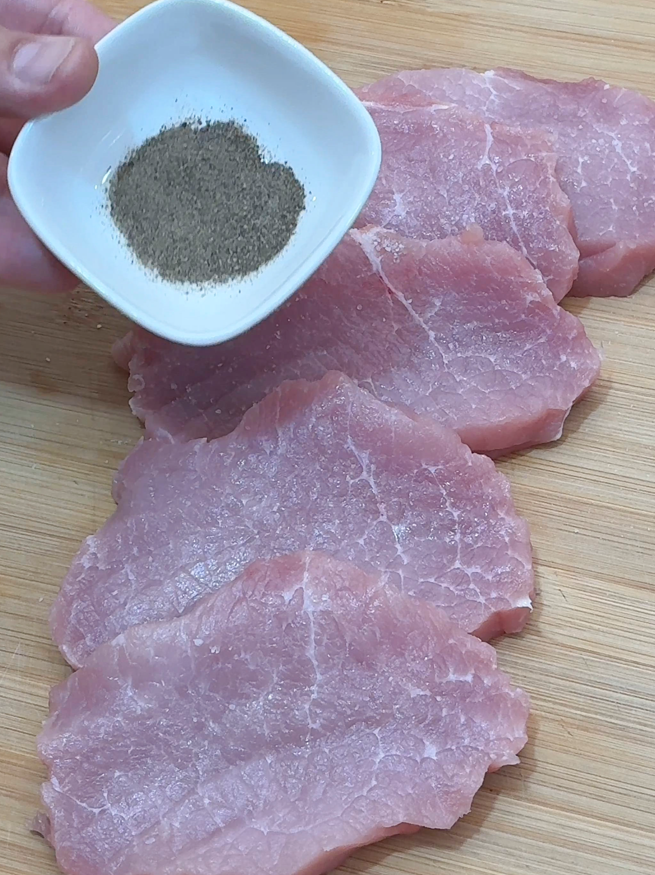 Lomo de cerdo al ajillo. Receta fácil y rápida, con una salsa para mojar pan