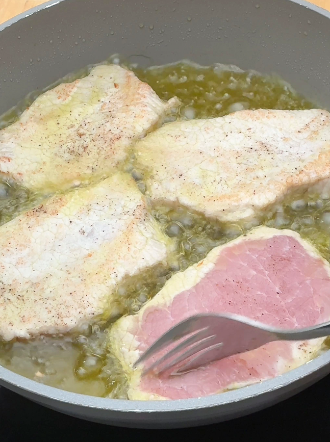 Lomo de cerdo al ajillo. Receta fácil y rápida, con una salsa para mojar pan