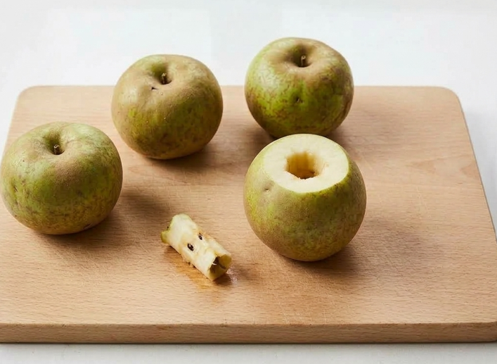 Manzanas asadas al horno con canela y mantequilla, tiernas y jugosas