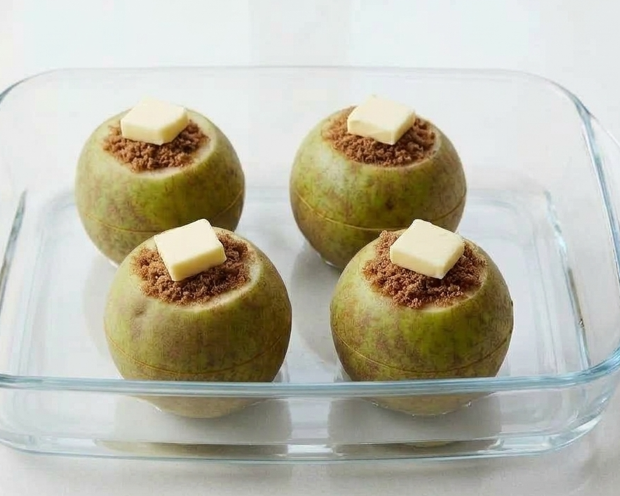 Manzanas asadas al horno con canela y mantequilla, tiernas y jugosas
