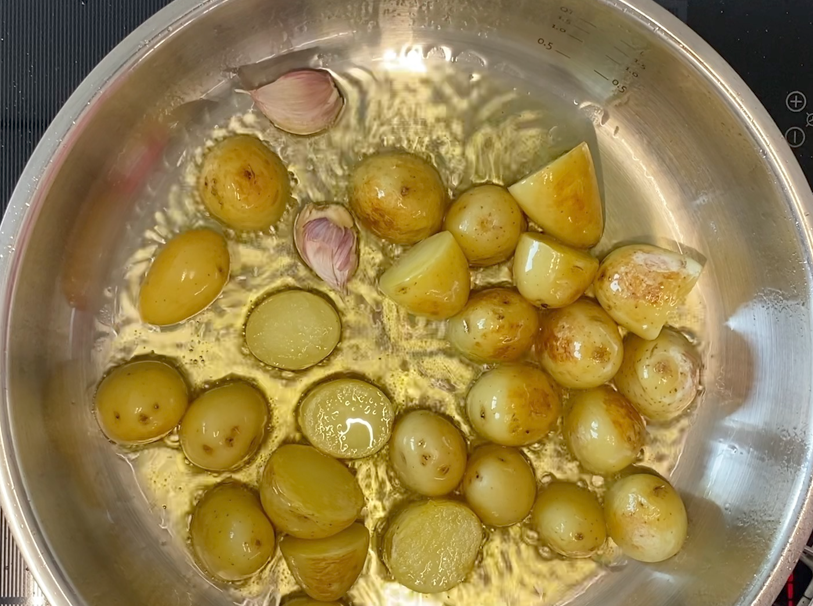 Patatas salteadas con romero y ajo