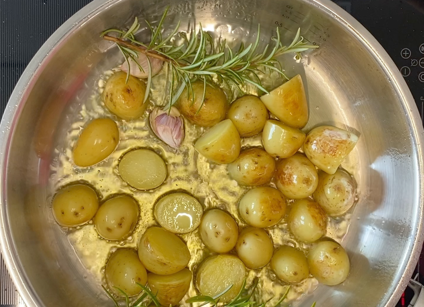 Patatas salteadas con romero y ajo