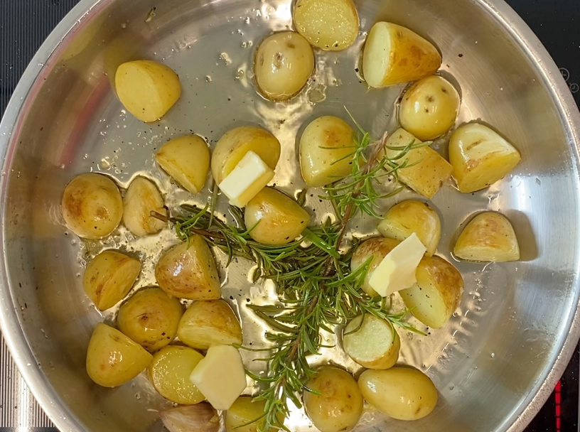 Patatas salteadas con romero y ajo