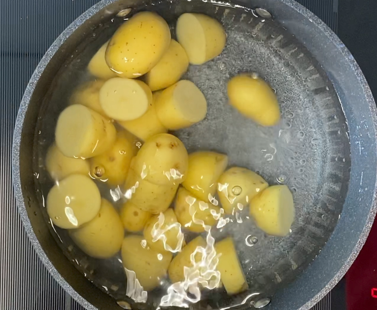 Patatas salteadas con romero y ajo