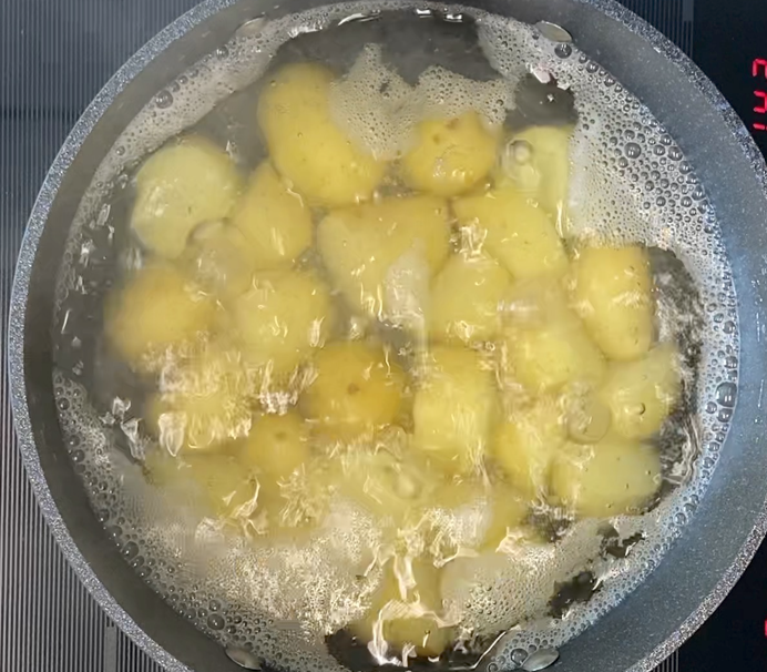 Patatas salteadas con romero y ajo