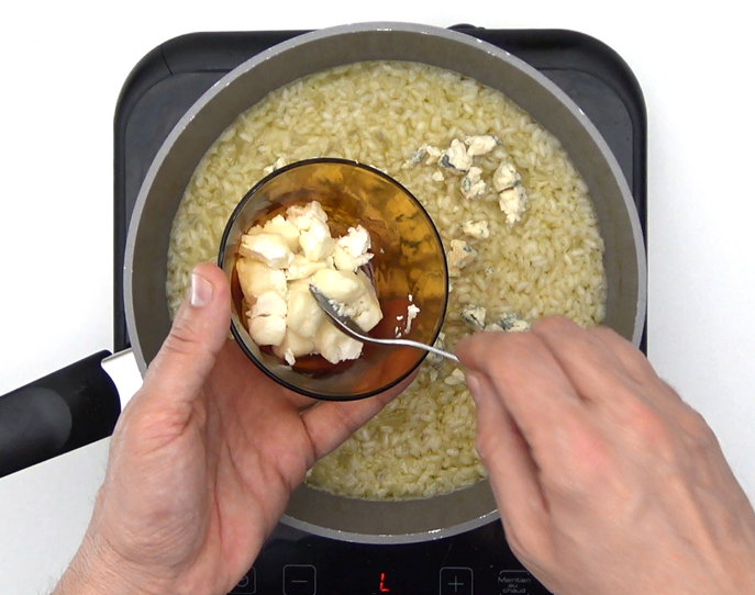 Risotto a los 4 quesos cremoso: receta italiana fácil