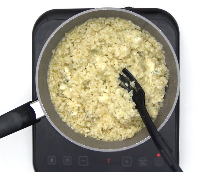 Risotto a los 4 quesos cremoso: receta italiana fácil