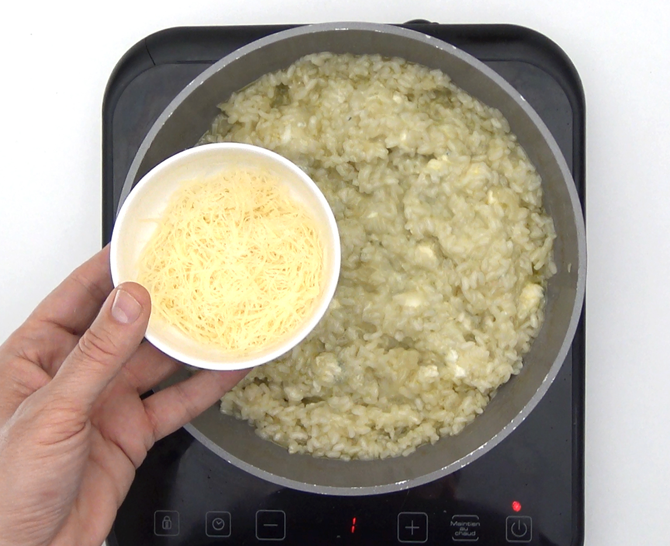 Risotto a los 4 quesos cremoso: receta italiana fácil