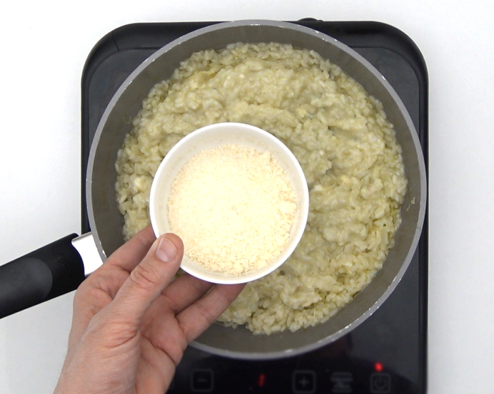 Risotto a los 4 quesos cremoso: receta italiana fácil