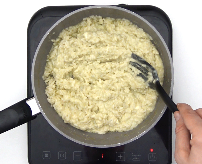Risotto a los 4 quesos cremoso: receta italiana fácil