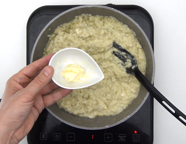 Risotto a los 4 quesos cremoso: receta italiana fácil