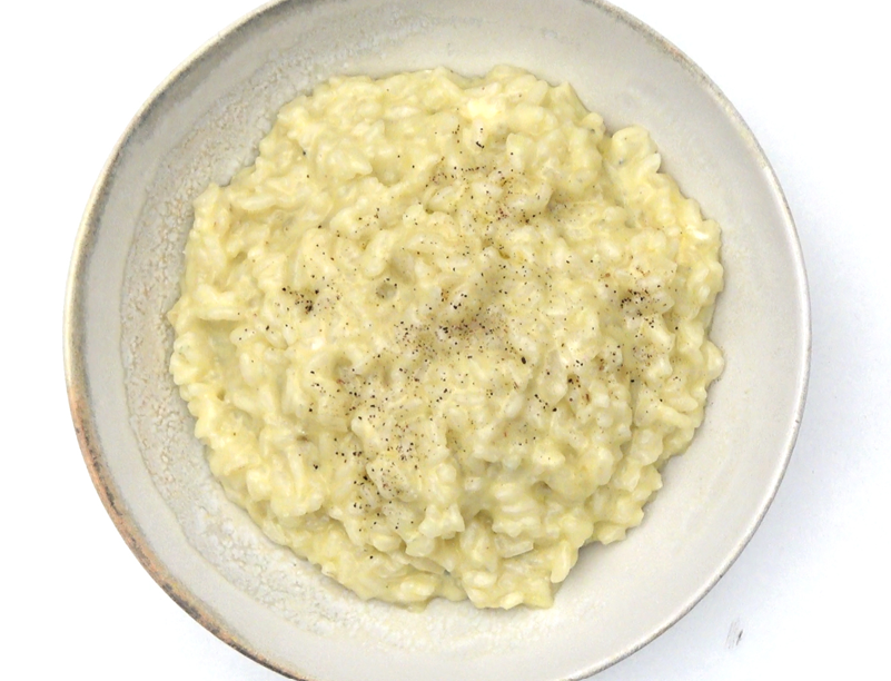 Risotto a los 4 quesos cremoso: receta italiana fácil