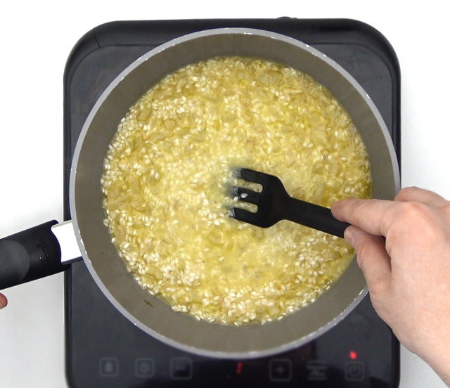 Risotto a los 4 quesos cremoso: receta italiana fácil