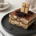 Tiramisú cementerio de Halloween con lápidas de galleta